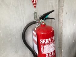 Wujudkan Budaya K3, PLN Icon Plus Bali Nusra Lakukan Pergantian APAR Secara Berkala