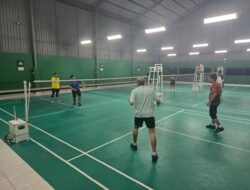 PLN Icon Plus SBU Regional Bali Nusa Tenggara Mewujudkan Lingkungan Kerja Sehat dan Solid Melalui Olahraga Badminton